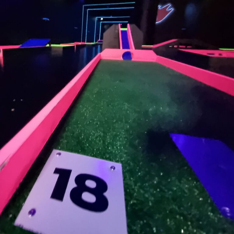 HG-7 - Hohtogolf 18 vaihtelevan haastavaa rataa tarjoavat kaikille mahtavaa tekemistä koukuttavassa ympäristössä.